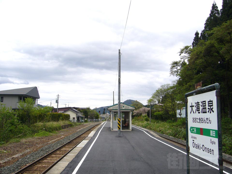JR大滝温泉駅ホーム（JR花輪線）