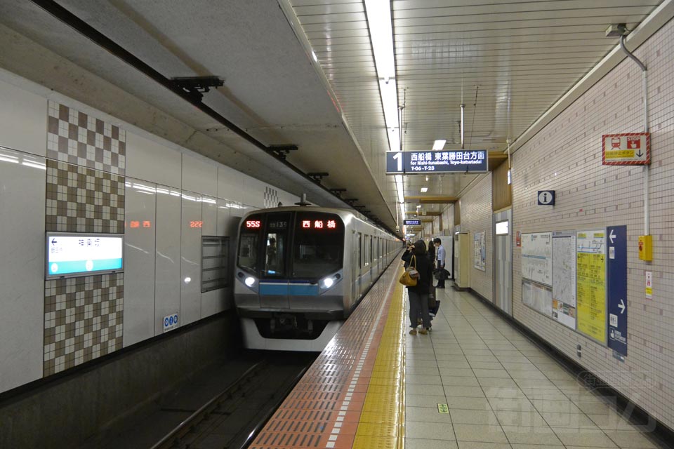 東京メトロ神楽坂駅ホーム(東京メトロ東西線)