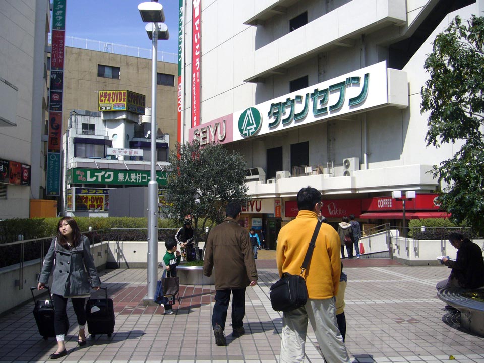 JR荻窪駅西口北側前