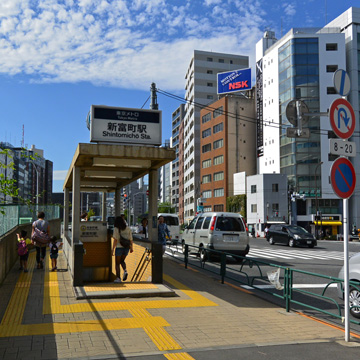 東京都中央区新富町駅前写真画像
