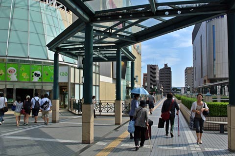 京王府中駅南口前写真画像