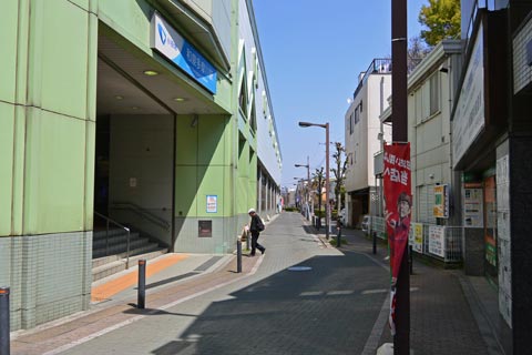 小田急和泉多摩川駅南口前写真画像