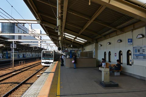 小田急狛江駅ホーム(小田急線)写真画像