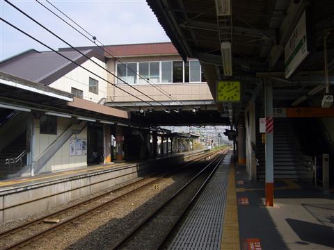 JR中神駅ホーム(JR青梅線)写真画像