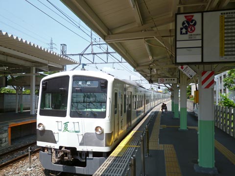 西武新小金井駅ホーム(西武多摩川線)写真画像