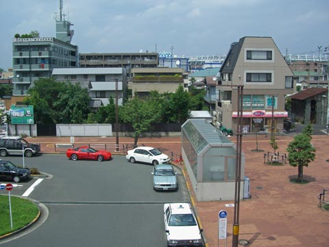 京王飛田給駅前北口方面写真画像