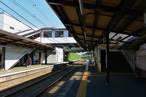 京王山田駅ホーム(京王高尾線)写真画像