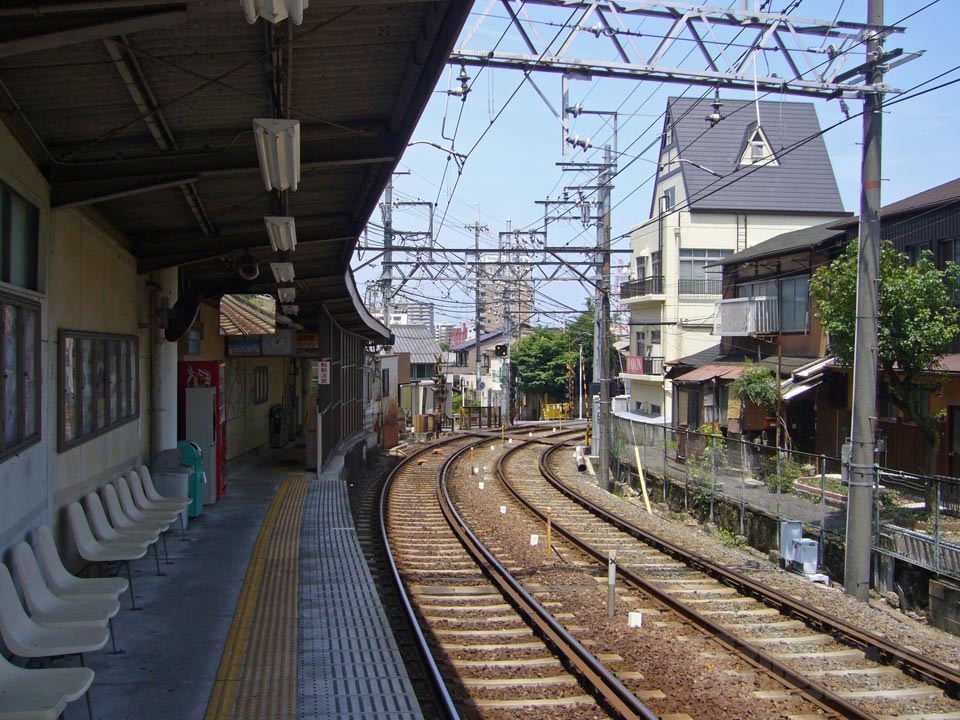 京阪上栄町駅ホーム