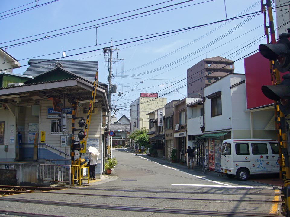 京阪上栄町駅前