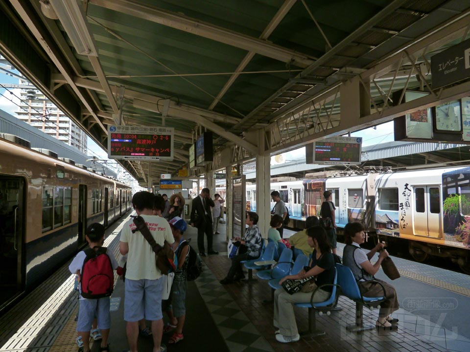 阪神尼崎駅ホーム(阪神本線・阪神なんば線)