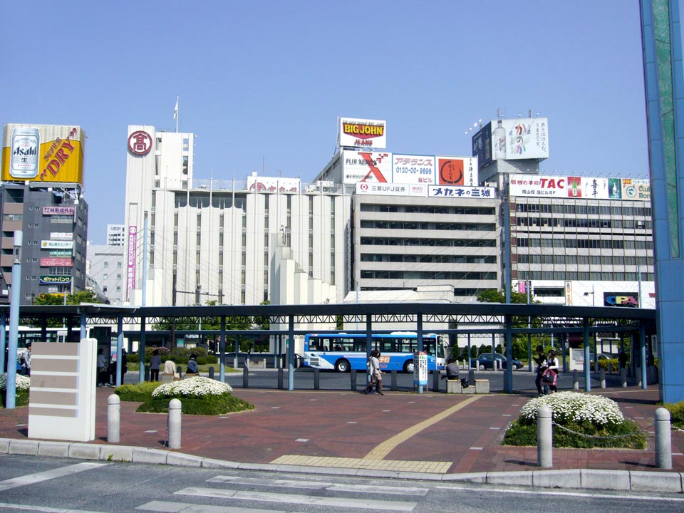 JR岡山駅東口前