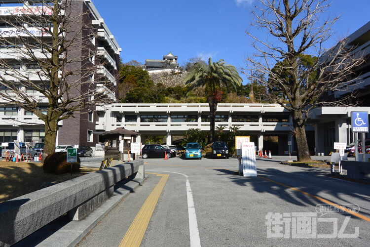 高知県庁の駐車場から高知城「天守閣」