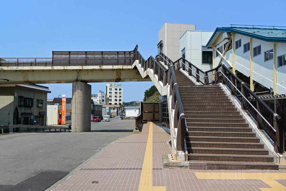 青い森鉄道浅虫温泉駅前