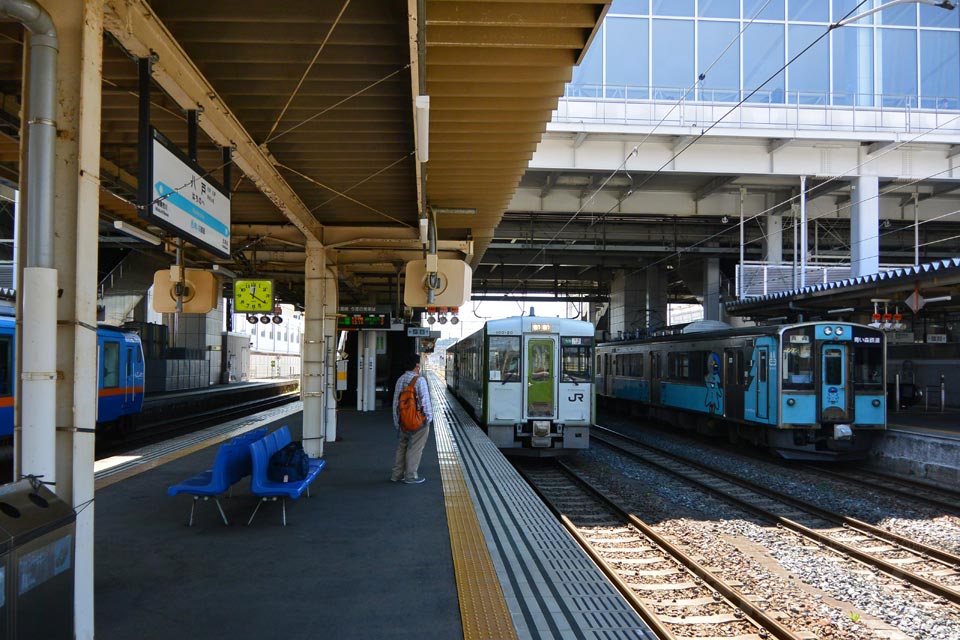JR・青い森鉄道八戸駅ホーム(JR八戸線・青い森鉄道線)
