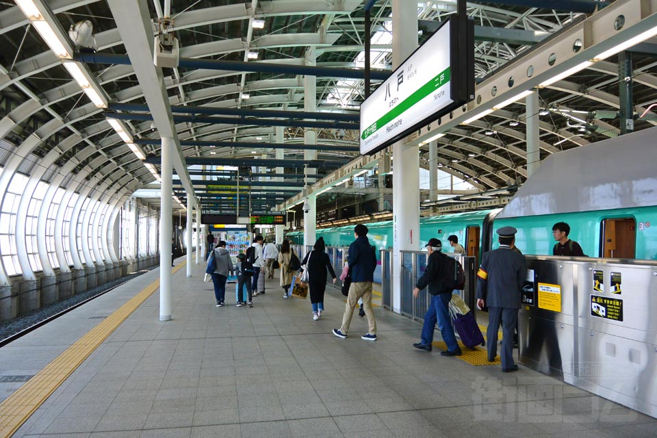 JR八戸駅ホーム(JR東北新幹線)写真画像