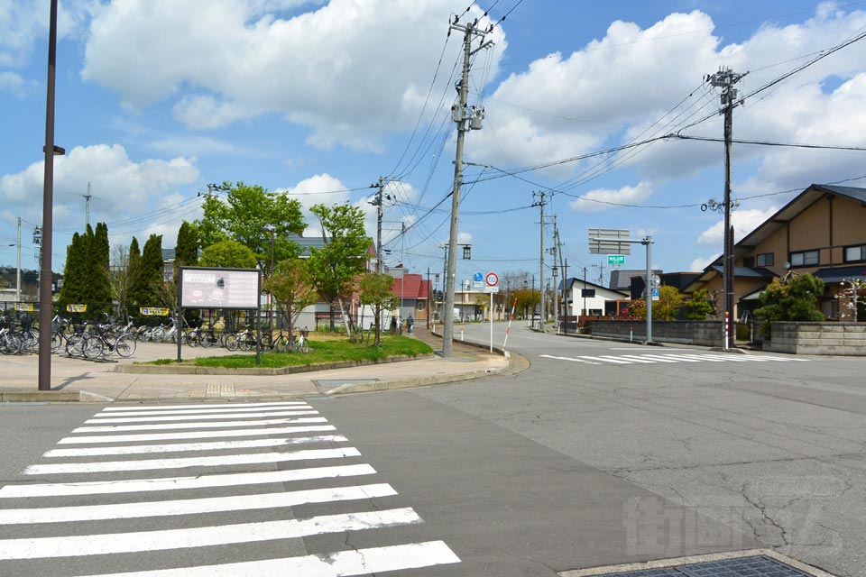 JR浪岡駅前