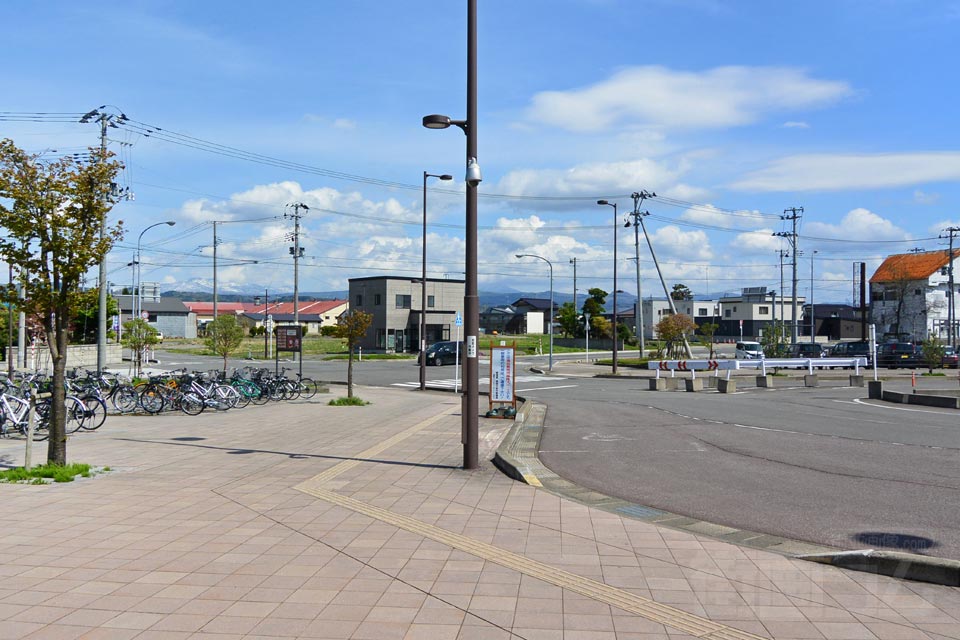 JR浪岡駅前