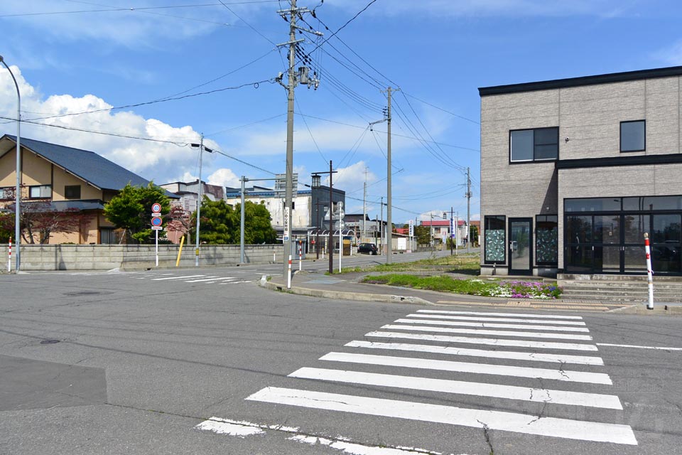 JR浪岡駅前