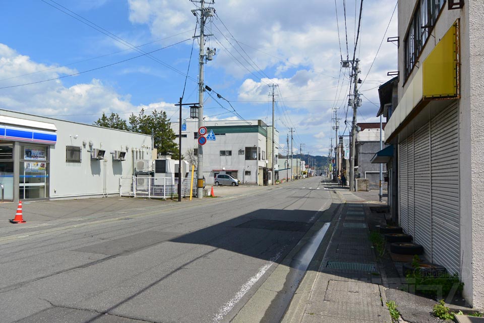 浪岡事務所通り