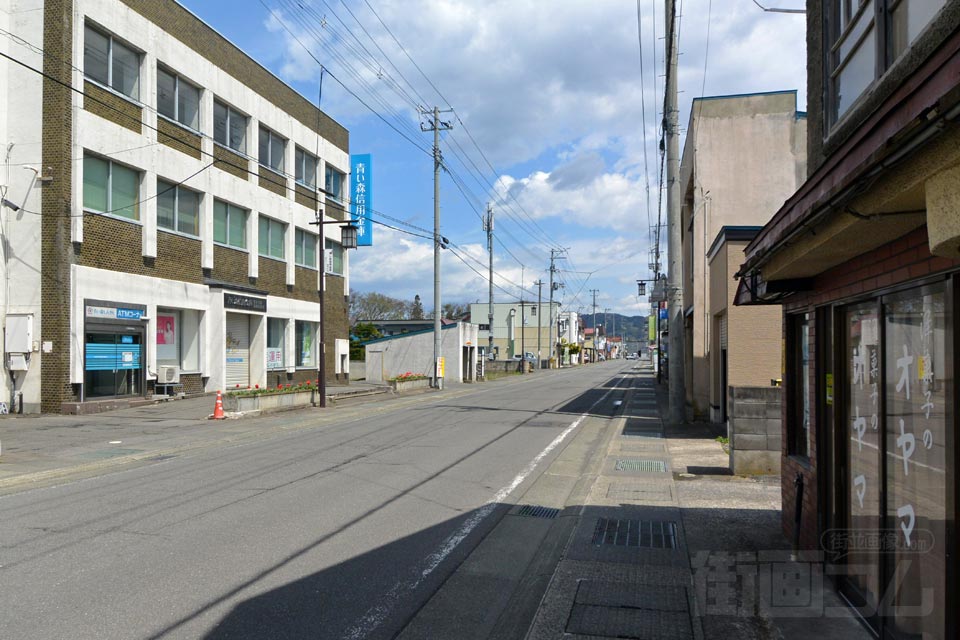 浪岡事務所通り