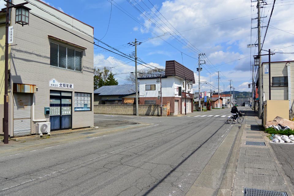 浪岡事務所通り