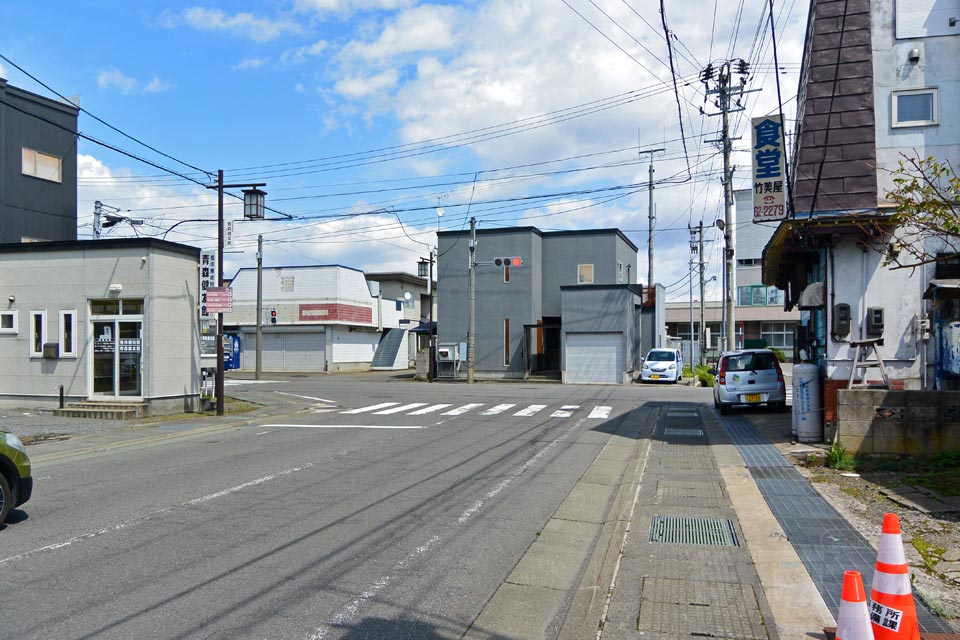 浪岡事務所通り