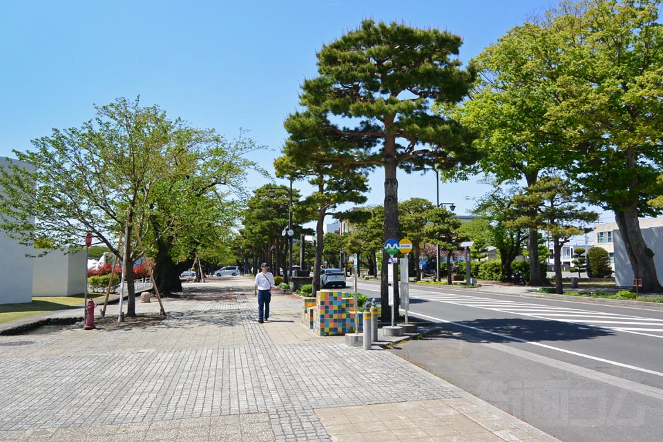 十和田市現代美術館バス停