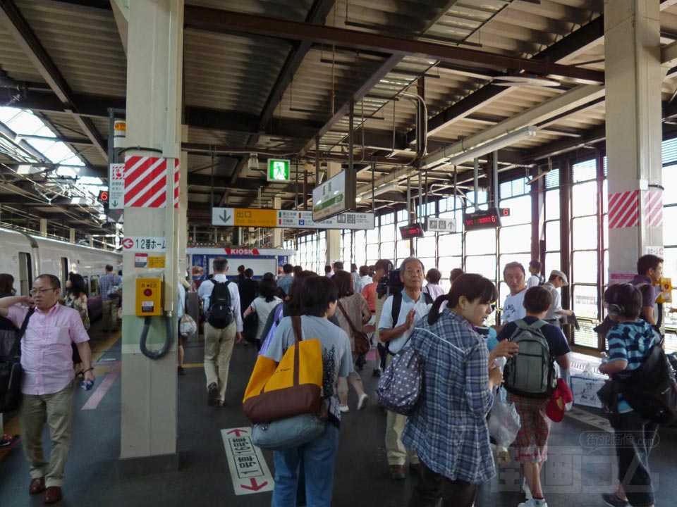 JR盛岡駅ホーム(JR東北新幹線・秋田新幹線)