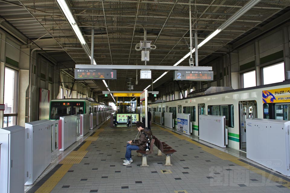 仙台市地下鉄富沢駅ホーム(南北線)