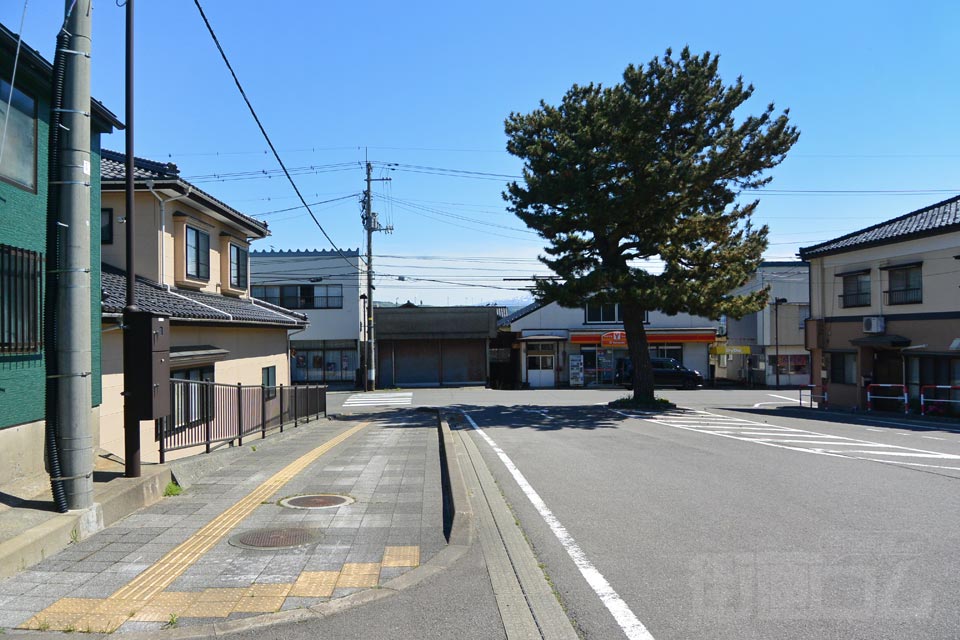 JR西目駅南口