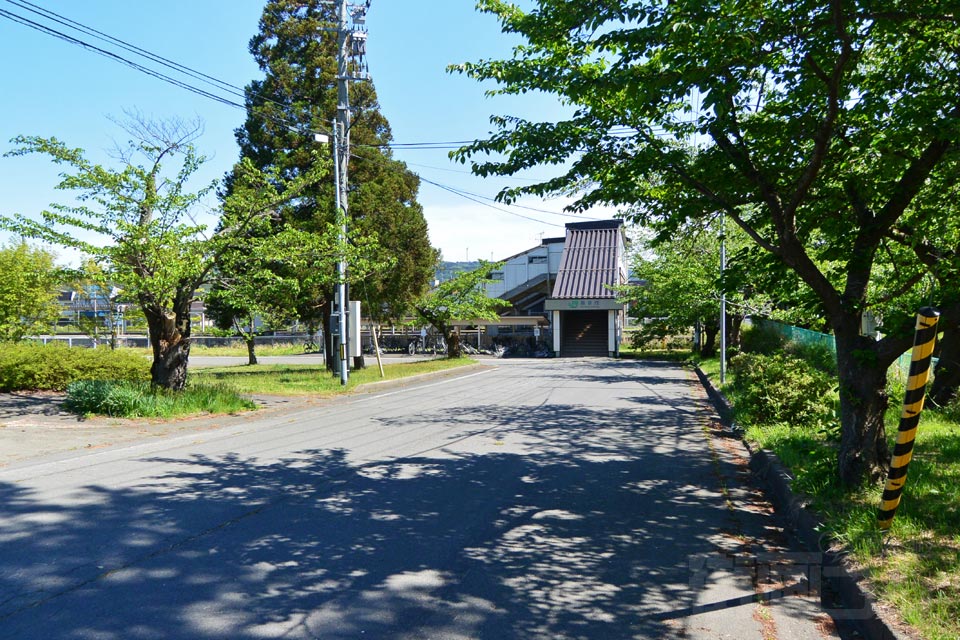 JR西目駅北口