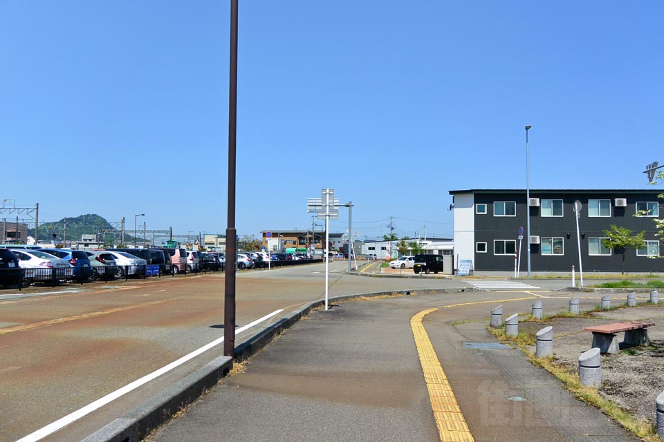 JR大曲駅東口前