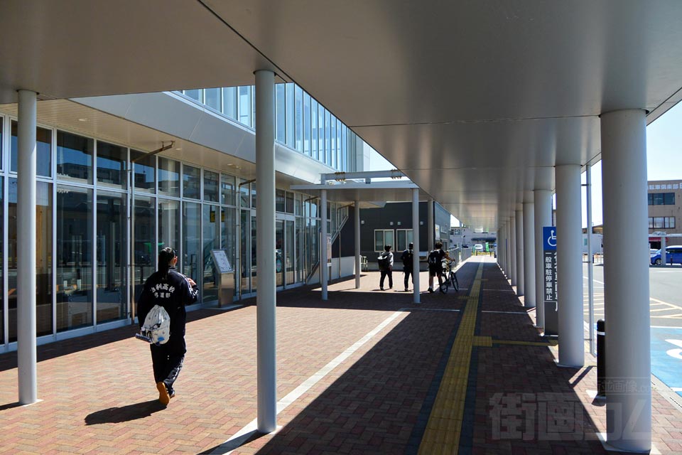 JR・由利高原鉄道羽後本荘駅西口