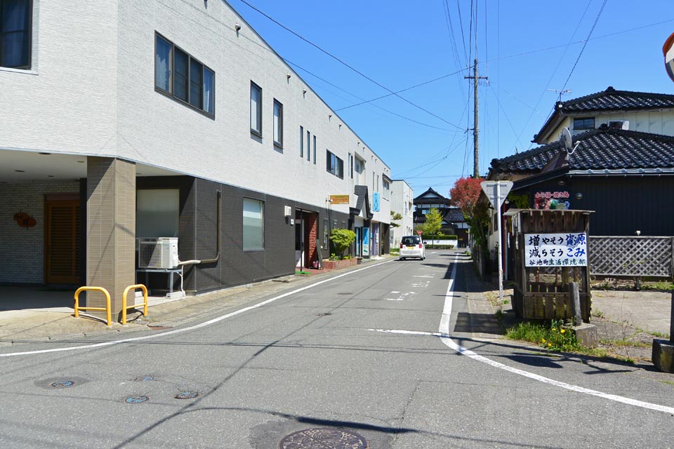 由利本荘市谷地町