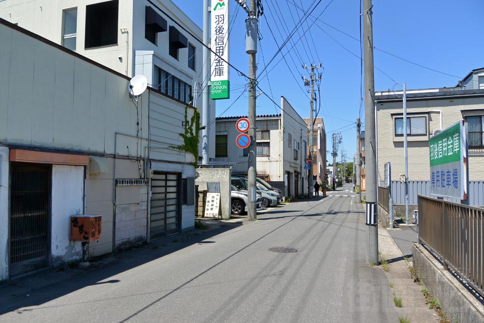 由利本荘市谷地町
