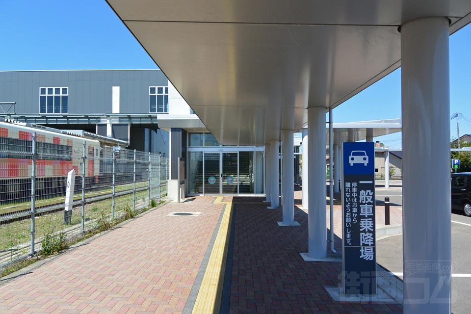 JR・由利高原鉄道羽後本荘駅東口