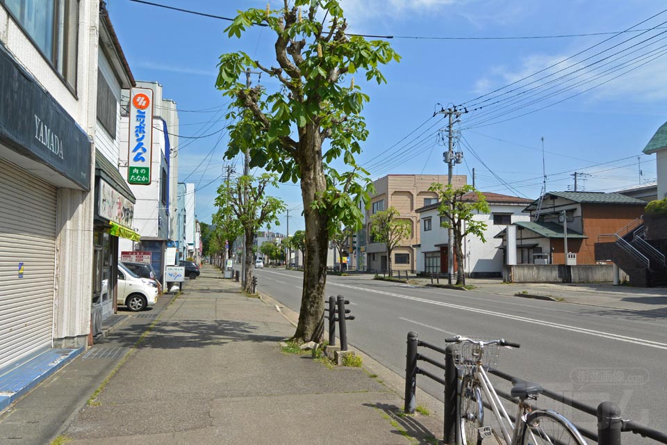 阿桜大通り（平和街道）