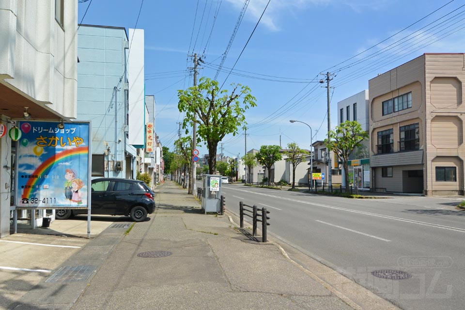 阿桜大通り（平和街道）