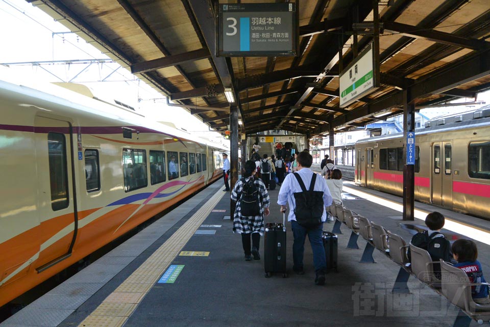 JR鶴岡駅ホーム(JR羽越本線)