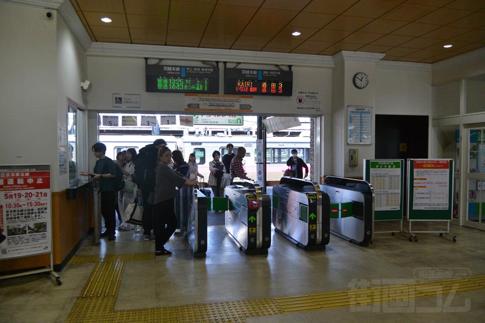 JR鶴岡駅改札口