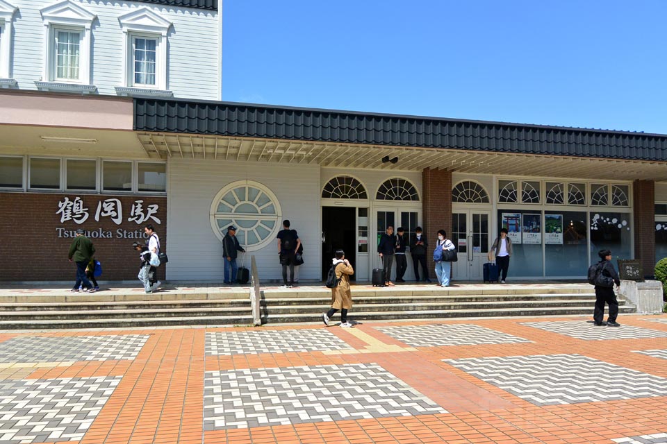 JR鶴岡駅