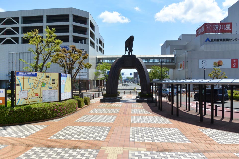 JR鶴岡駅前