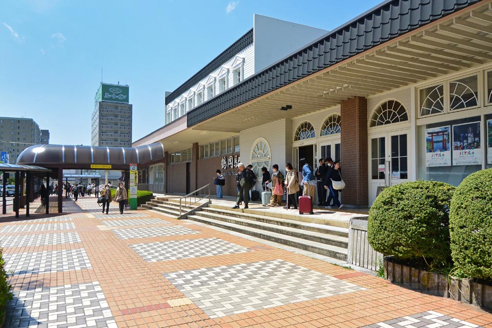 JR鶴岡駅前