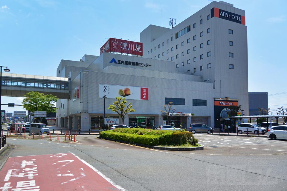JR鶴岡駅前