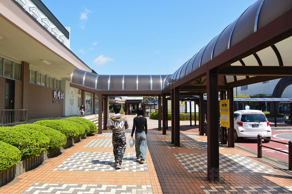 JR鶴岡駅前