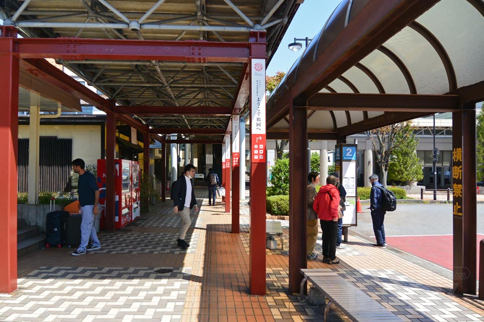 JR鶴岡駅前