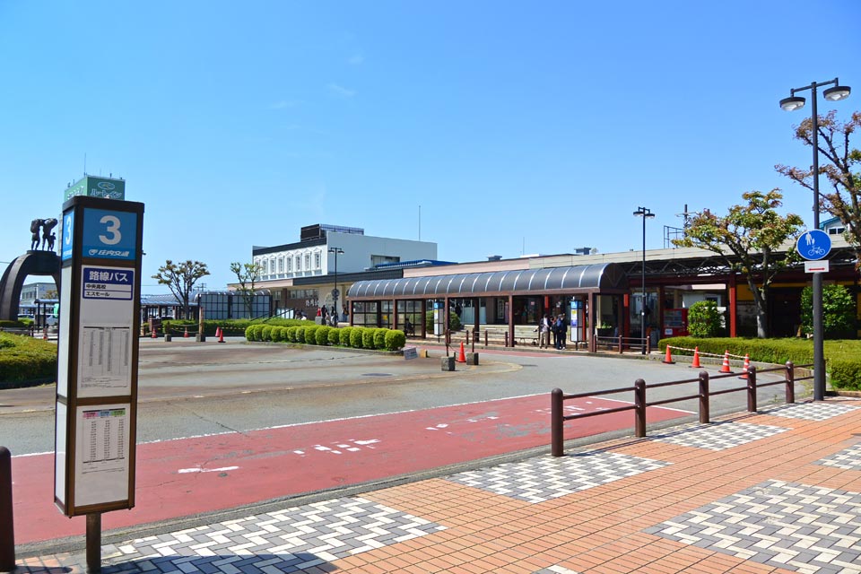 JR鶴岡駅前
