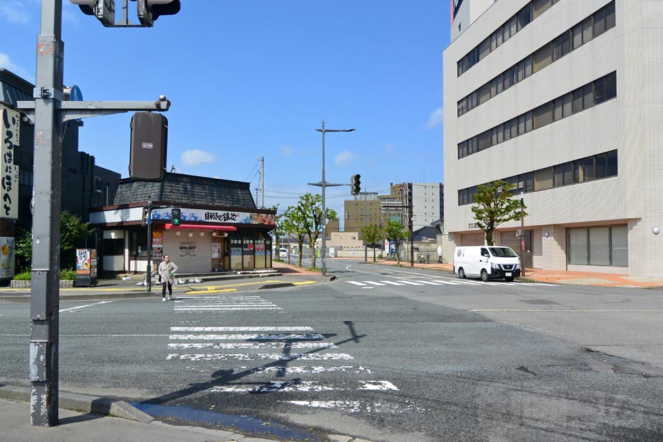 JR鶴岡駅前
