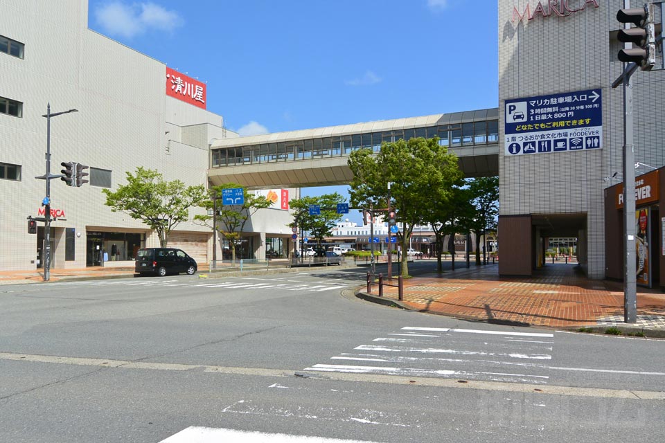 JR鶴岡駅前