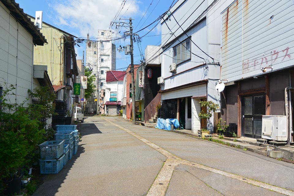 鶴岡市本町